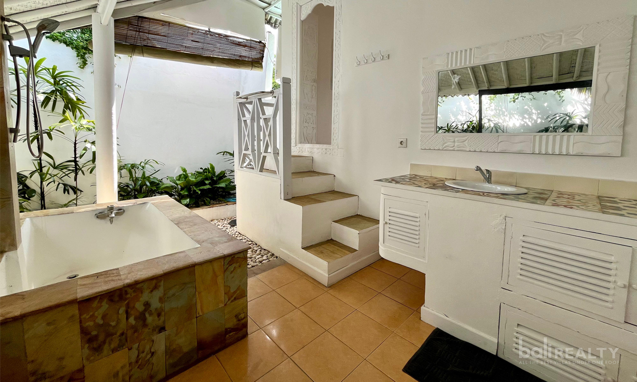 Newly Renovated Spacious Three-Bedroom Villa in Umalas for Yearly Rental — image 16