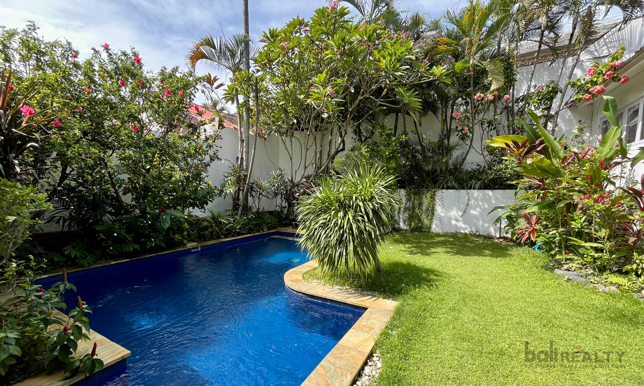 Newly Renovated Spacious Three-Bedroom Villa in Umalas for Yearly Rental — image 1