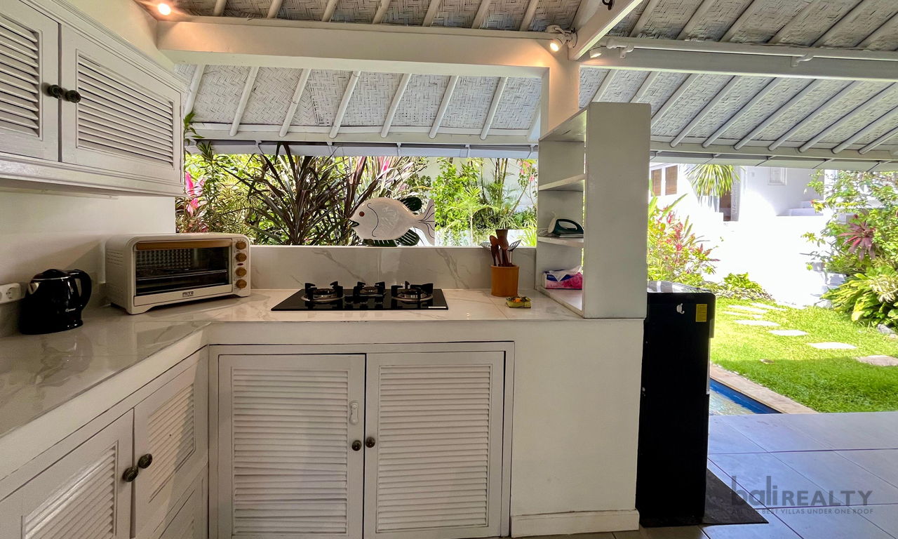 Newly Renovated Spacious Three-Bedroom Villa in Umalas for Yearly Rental — image 6