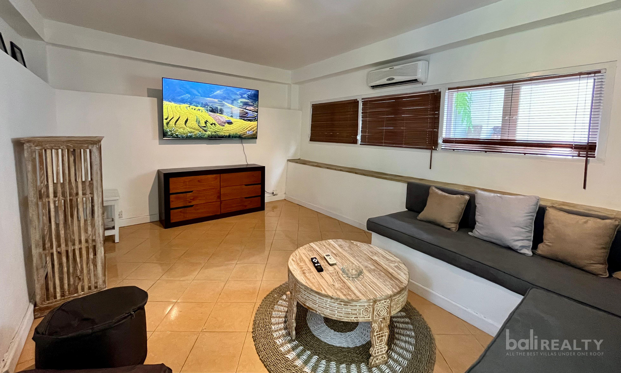 Newly Renovated Spacious Three-Bedroom Villa in Umalas for Yearly Rental — image 8