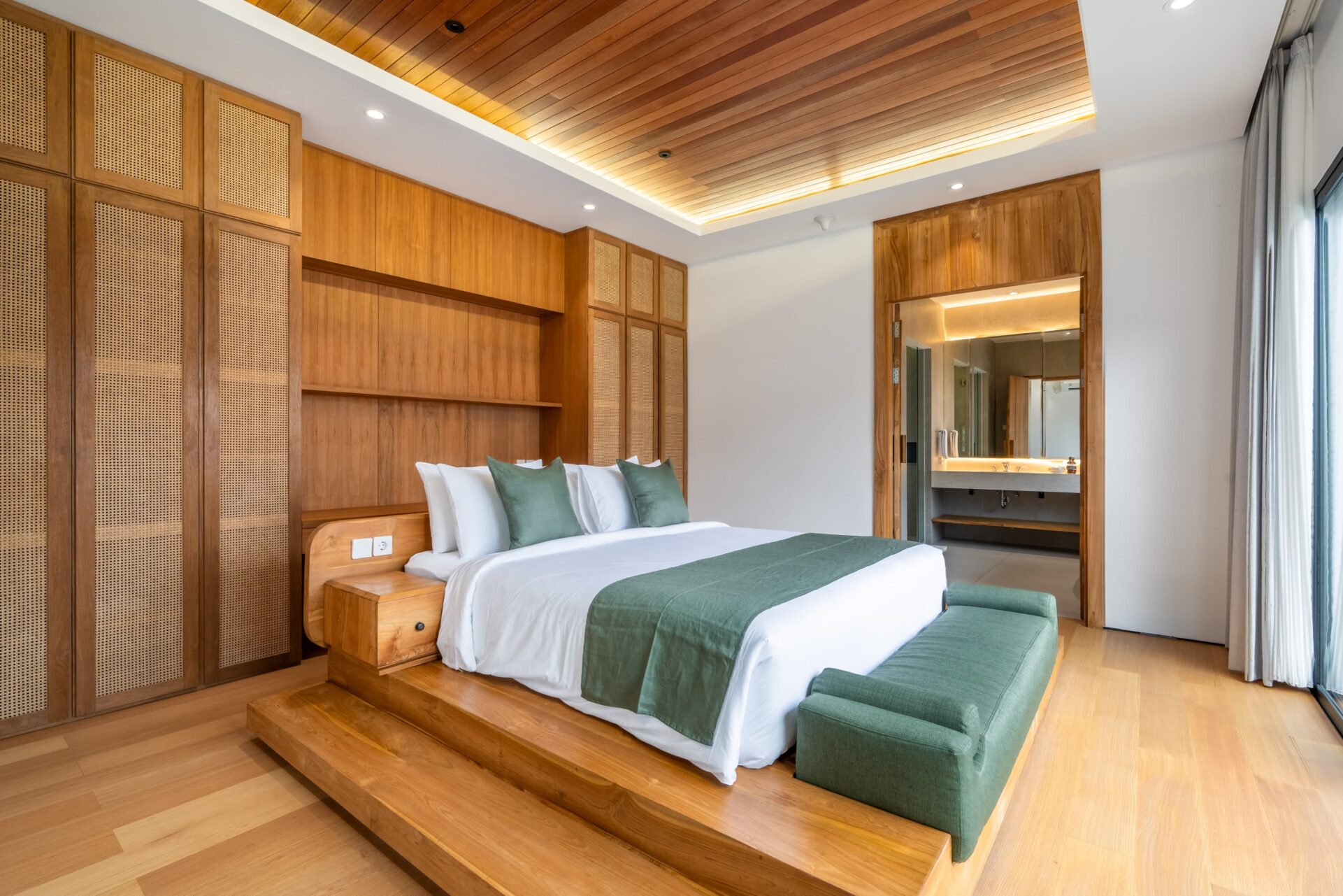 Modern 3 Bedroom Villa in Prime Berawa Location – 5 Minutes to the Beach — image 12