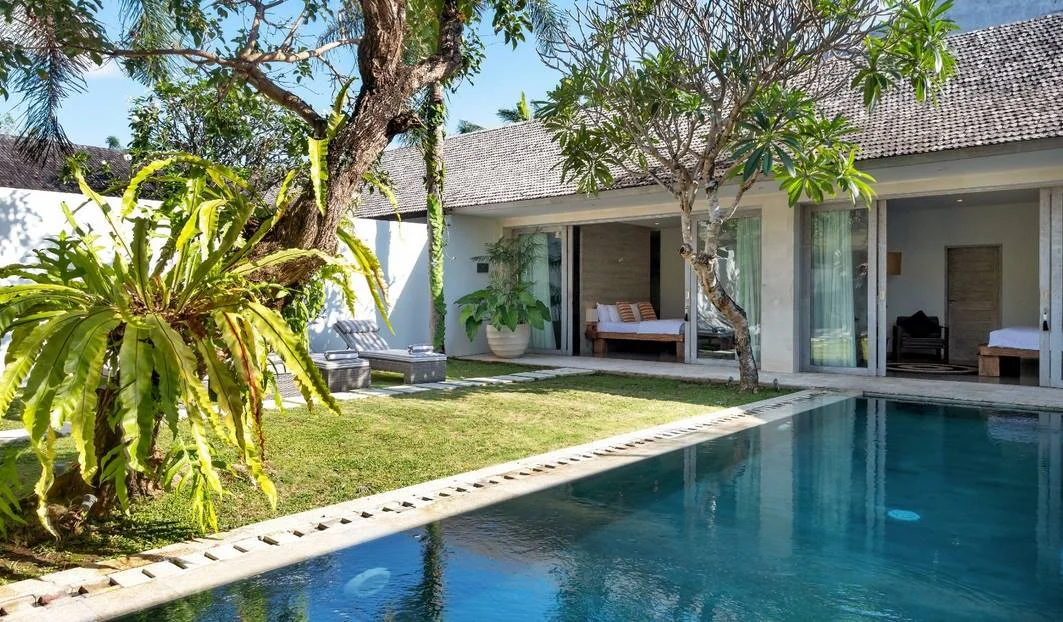 Chic 3BR Villa in Central Canggu – Walk to Berawa Beach & Finn’s Club — image 3