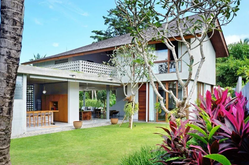 Designer Escape: 4BR Modern Villa Steps from Saba Beach – Gym, Spa & 19m Pool