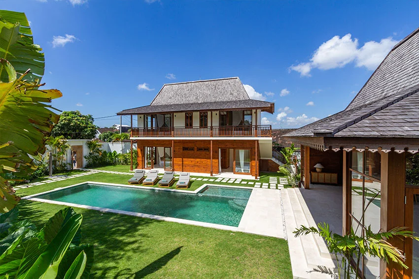 Tranquil 4-Bedroom Villa in Kerobokan — Your Private Island Getaway Awaits — image 3