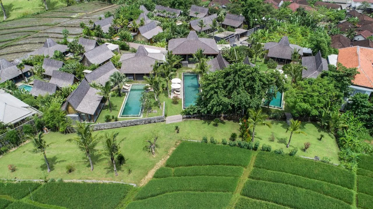 Villa Kerobokan BVI44392 – Luxury 6 to 8-Bedroom Villa Complex with Traditional Balinese Charm in Kerobokan — image 3