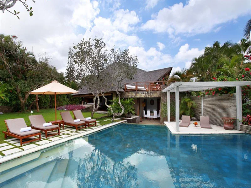 Art-Inspired 2BR Villa in Kerobokan – Private Pool, Jacuzzi Baths, Surrounded by Rice Fields