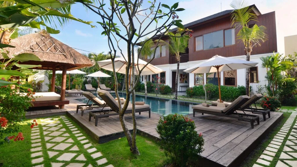 6BR Private Villa in Central Seminyak – Walk to Eat Street, 12m Pool, Breakfast Included – BVI10009