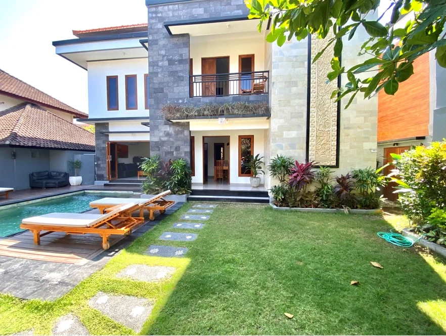 Spacious 5-Bedroom Villa — Heart of Seminyak, Steps from Double Six Beach