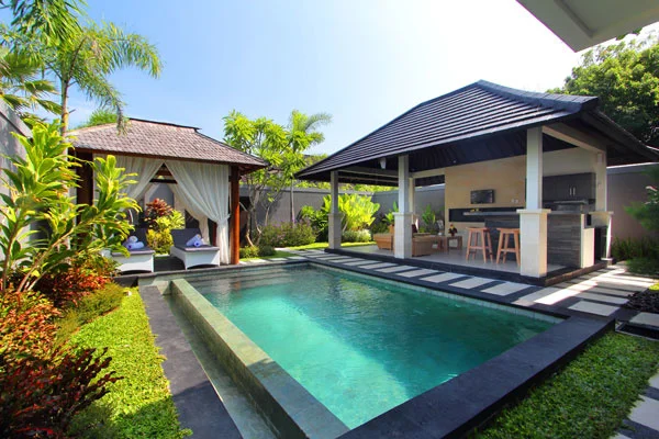 Spacious 5-Bedroom Villa — Heart of Seminyak, Steps from Double Six Beach — image 4