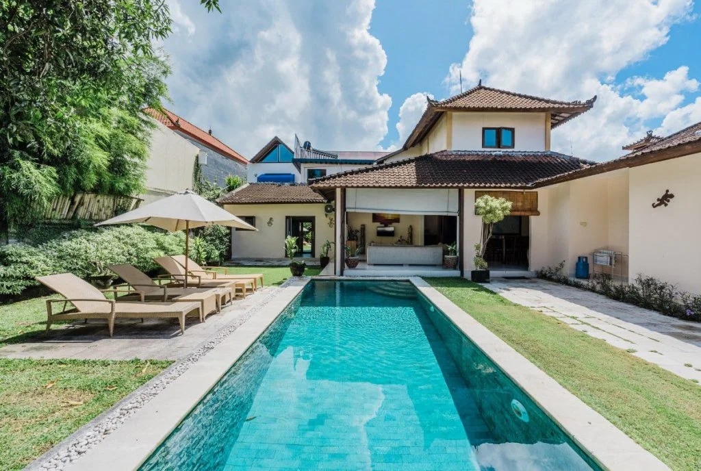 Spacious 4-Bedroom Seminyak Villa, Walk to Beach, Shops & Restaurants