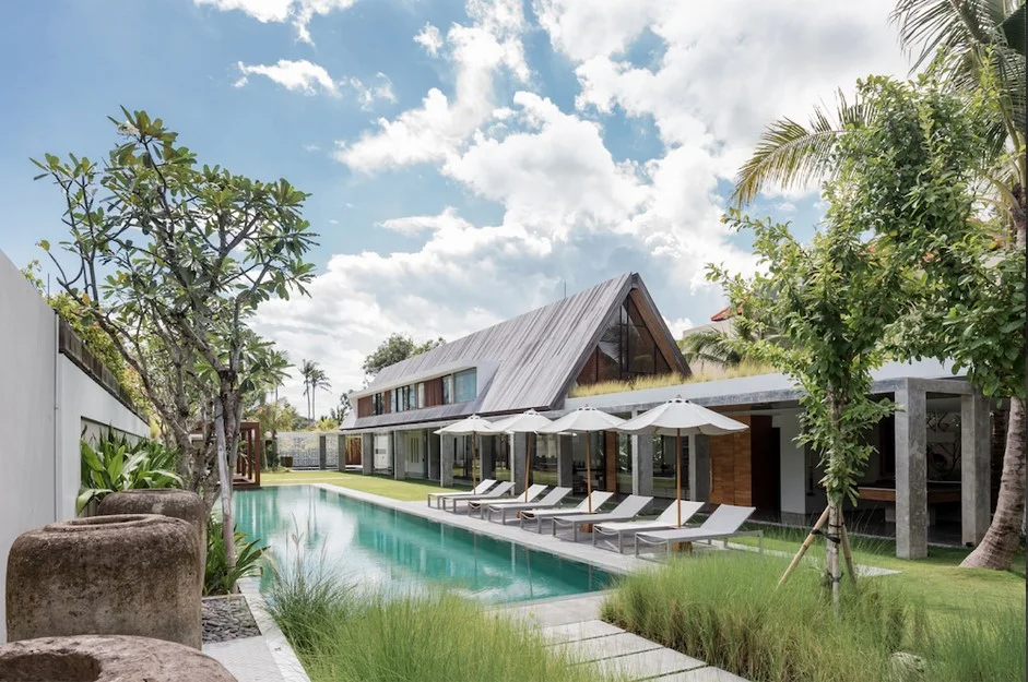 Luxury 5-Bedroom Villa with Infinity Pool in Petitenget – Stylish, Family-Friendly Retreat — image 3