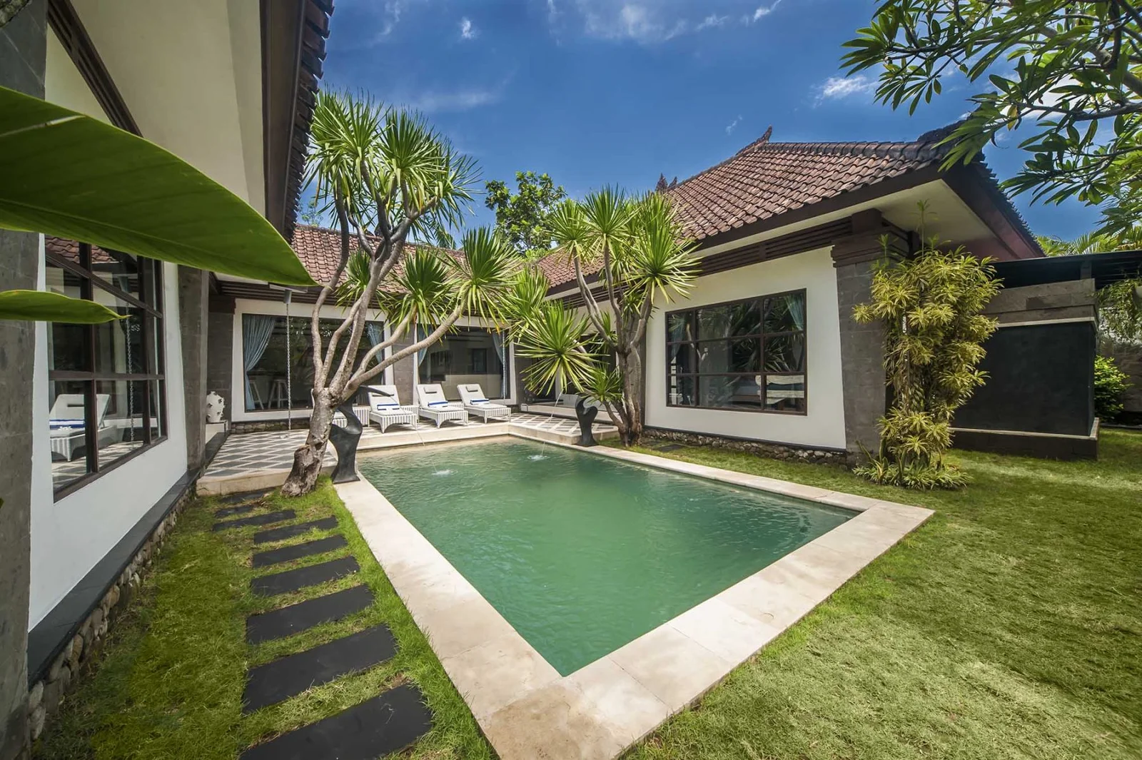 5BR Modern Villa w/ Pool in Oberoi Seminyak | Walk to Eat Street & Beach – BVI5992