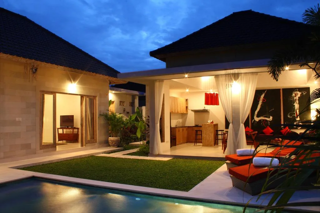 Stylish 2BR Private Pool Villa in Batu Belig – Walk to Beach & Cafés – BVI8997