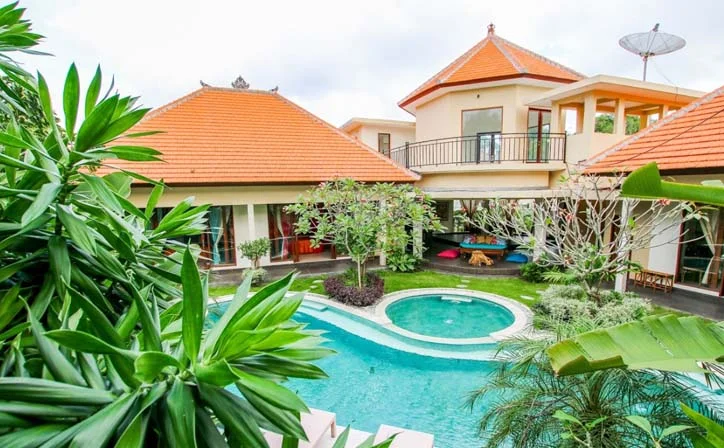 5BR Tropical Oasis near Seminyak – 16m Pool, Lush Garden & Open Living