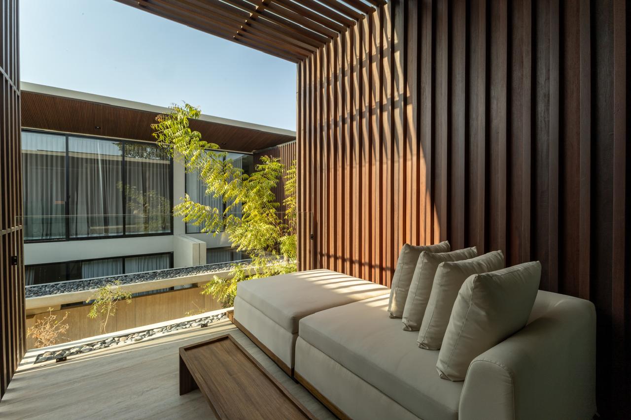 Modern 1-Bedroom Duplex Townhouse with Private Pool in Umalas — image 9