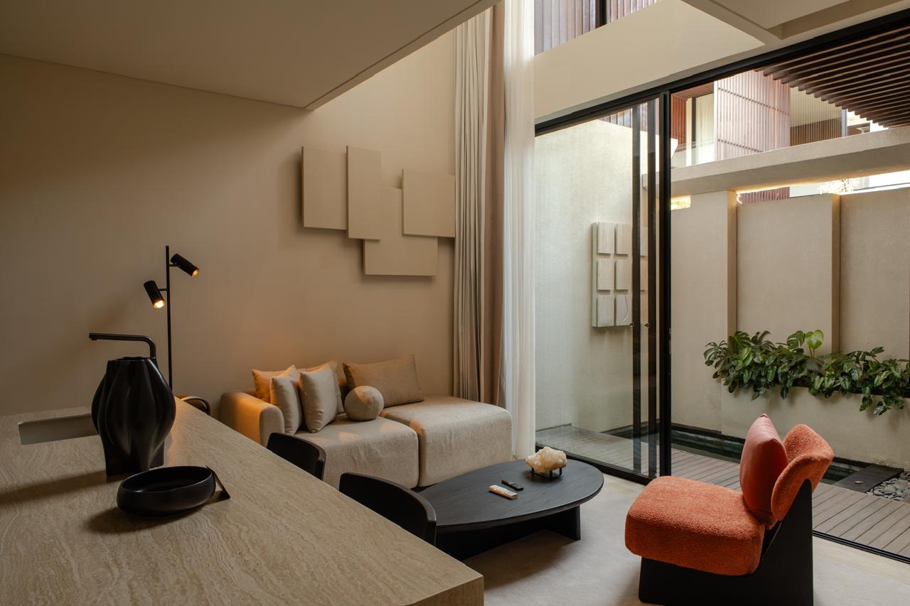 Modern 1-Bedroom Duplex Townhouse with Private Pool in Umalas — image 3