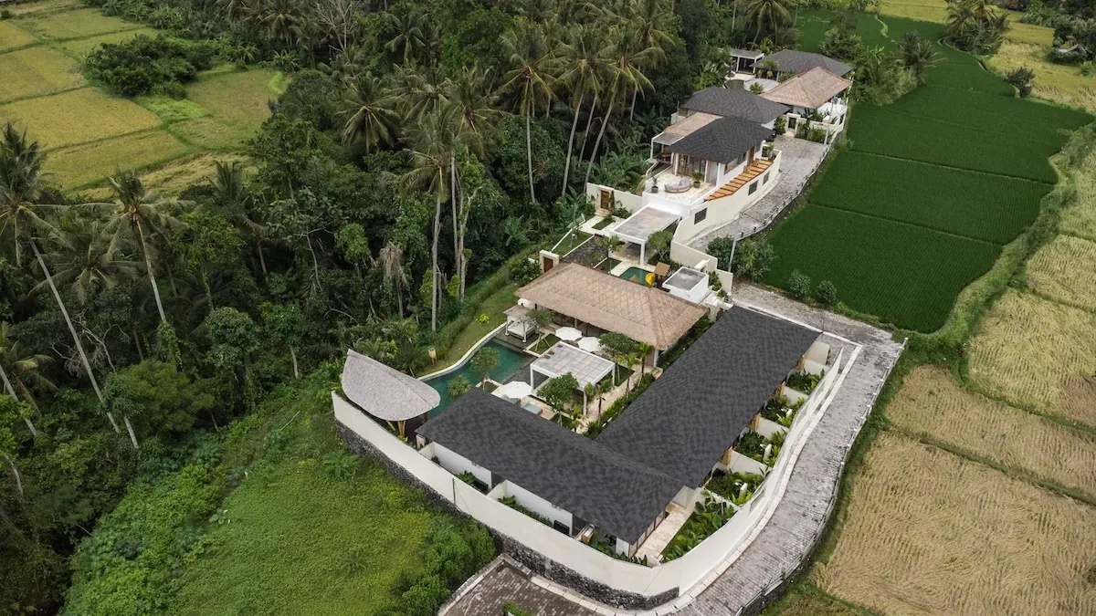 6 BR Thatched Tropical Garden Villa Ubud — 6BR Villa Rental in Ubud — image 10
