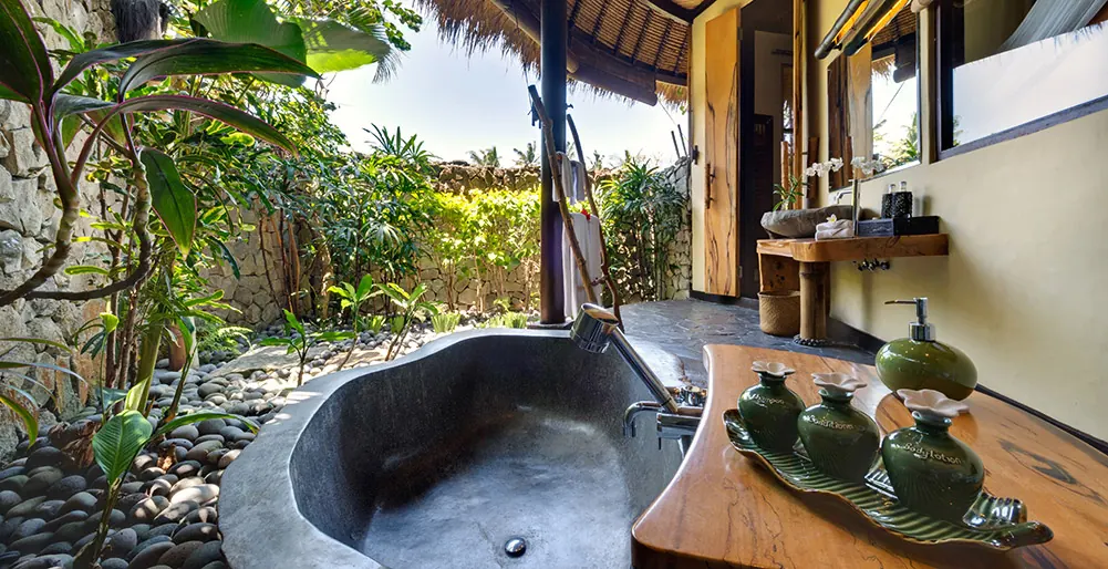 7 BR Oceanfront Tropical Garden Villa Canggu — 7BR Villa Rental in Seseh — image 14