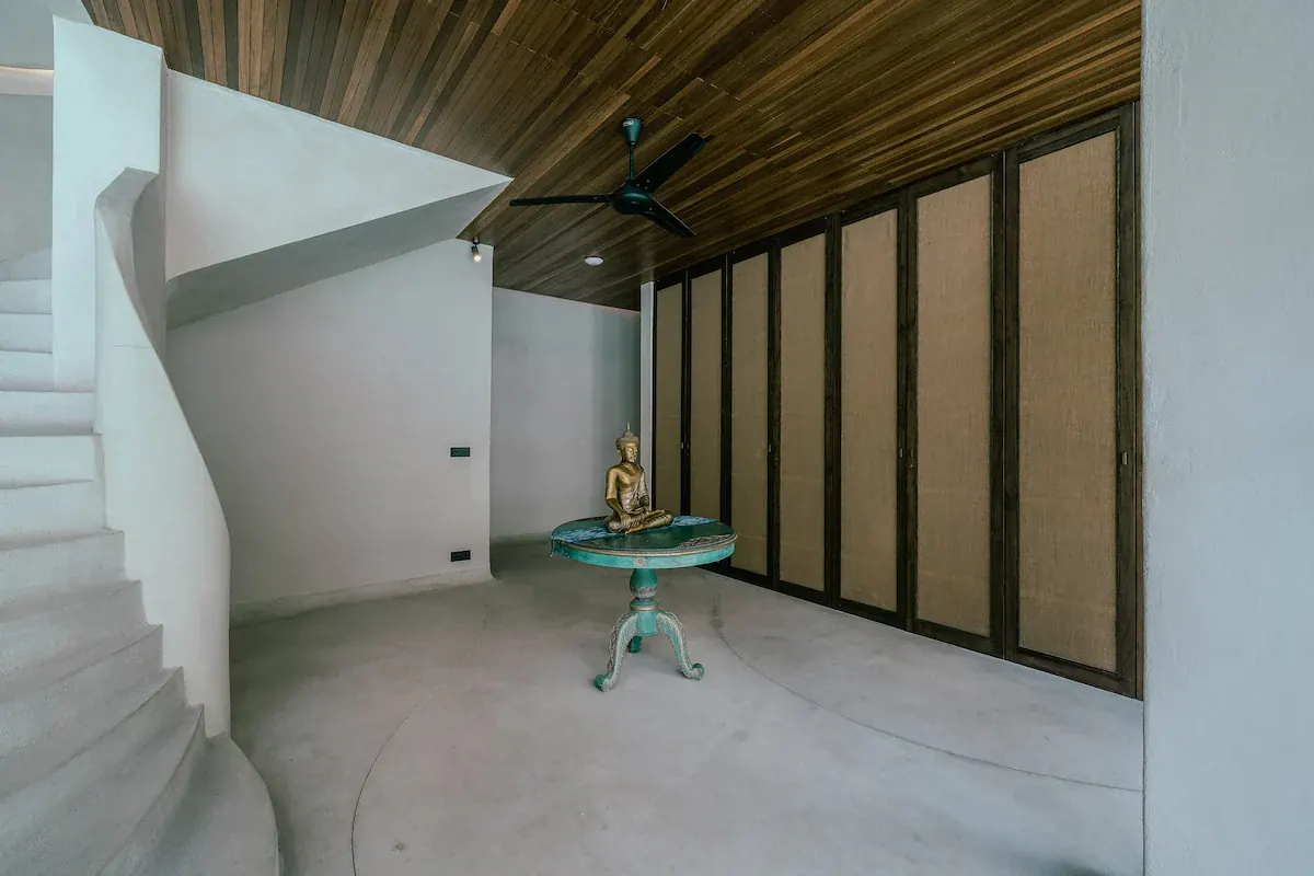 6 BR Walk-to-Beach Tropical Garden Villa Canggu — 6BR Villa Rental in Canggu — image 10