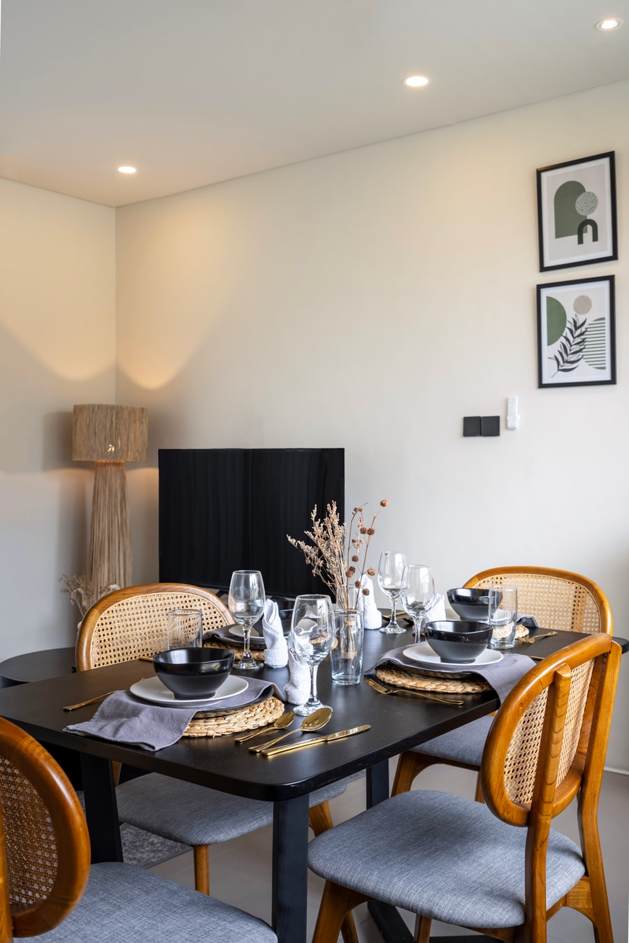 Luxurious 2BR Villa in Berawa | Swimming Pool, Near the Beach - Canggu, Bali — image 17