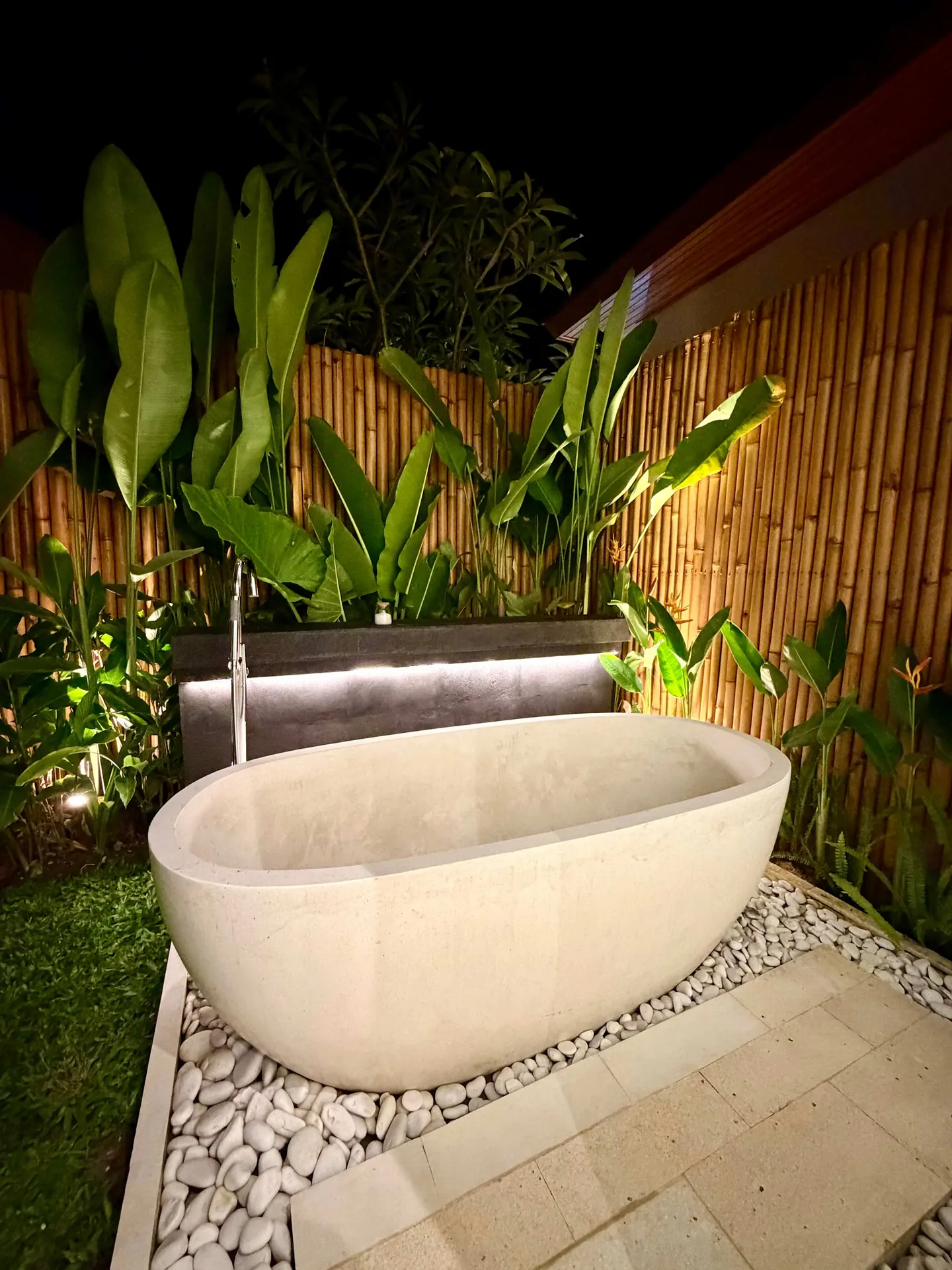 4 BR Tropical-Modern Garden Villa Ubud — 4BR Villa Rental in Ubud — image 7