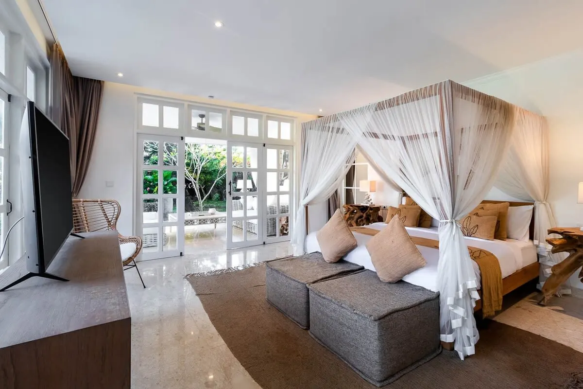 6 BR Colonial Infinity-Pool Villa Ubud — 6BR Villa Rental in Ubud — image 10