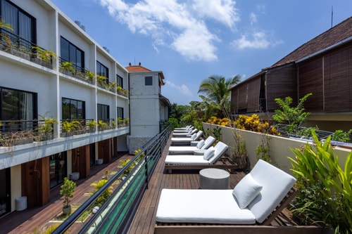 Sleek 1BR Studio with Pool | 10 Mins to Ridge Walk - Ubud, Bali — image 2