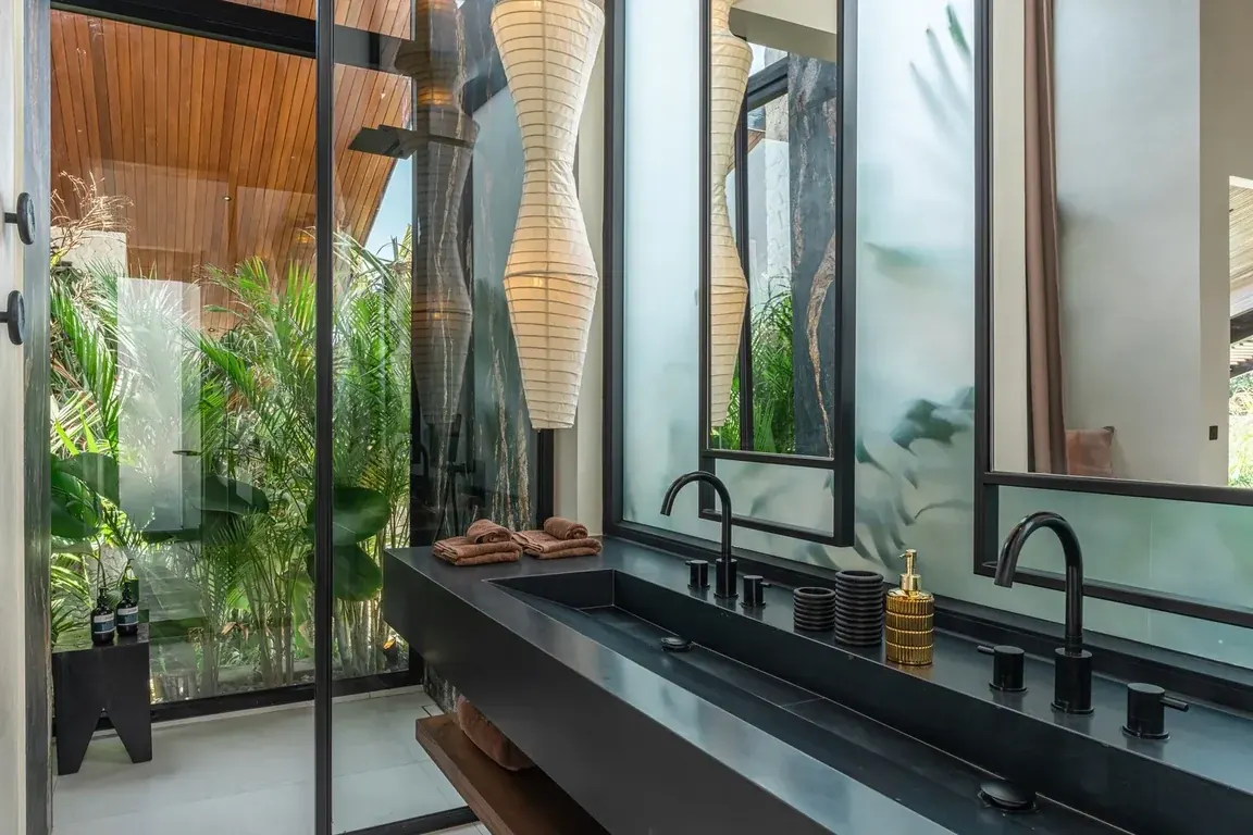 6 BR Modern Cinema Villa Canggu — 6BR Villa Rental in Canggu — image 18