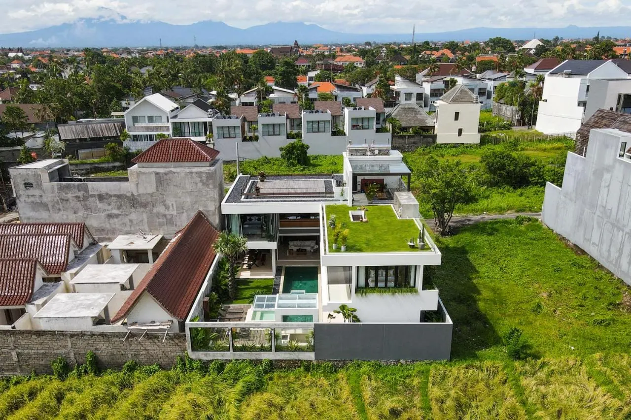 4 BR Modern Rice-Field Villa Canggu — 4BR Villa Rental in Canggu — image 7