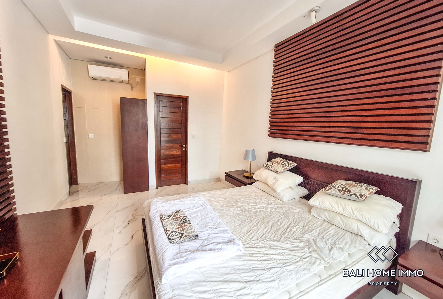 Authentic 5 Bedroom Family Villa for Rent in Canggu Residential Side — image 7