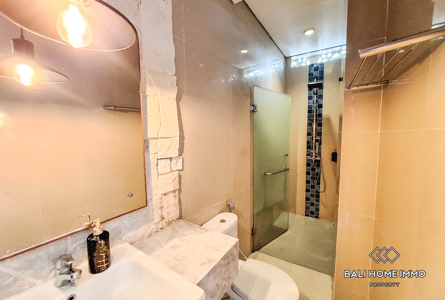 Authentic 5 Bedroom Family Villa for Rent in Canggu Residential Side — image 12