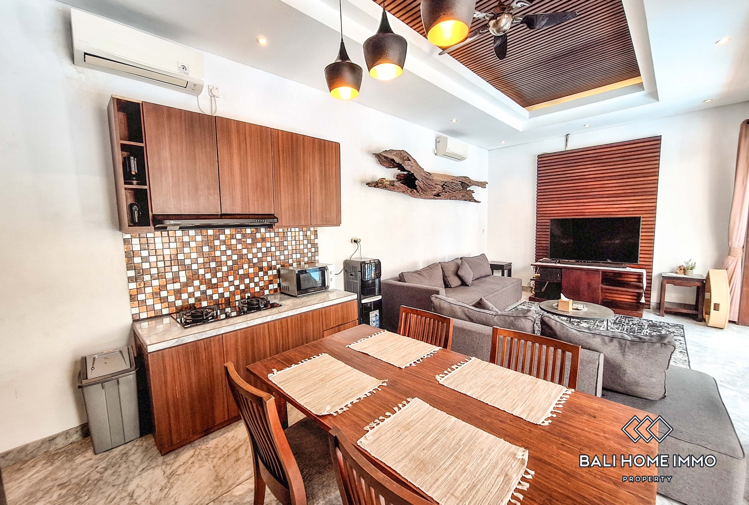 Authentic 5 Bedroom Family Villa for Rent in Canggu Residential Side — image 4