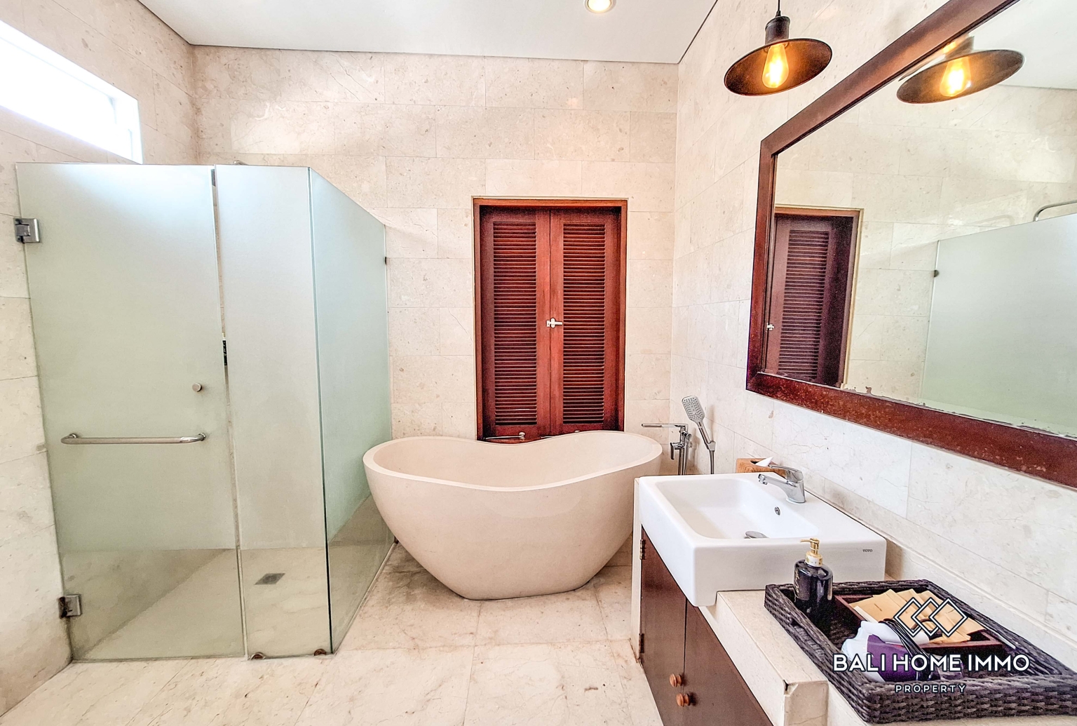 Authentic 5 Bedroom Family Villa for Rent in Canggu Residential Side — image 9