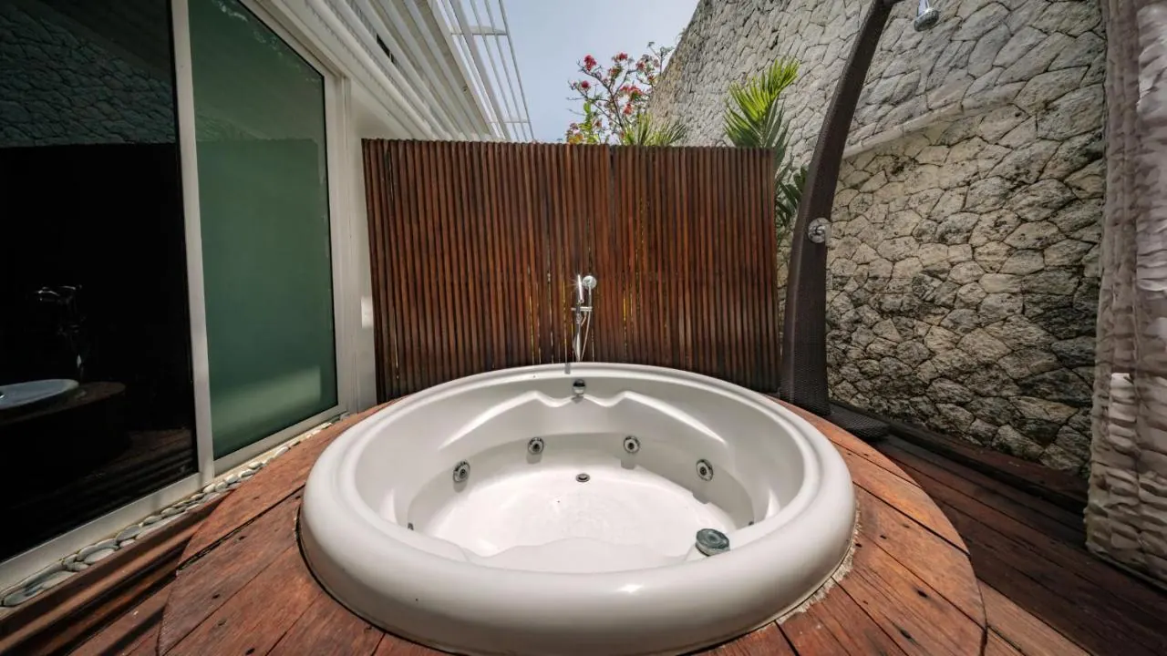 6 BR Sea-View Infinity-Pool Villa Uluwatu — 6BR Villa Rental in Uluwatu — image 8