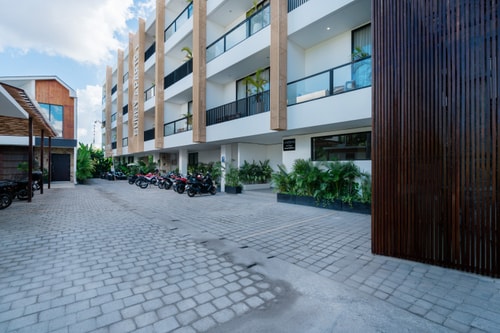 SB 211 - 1BR Pool Suite, Near Batu Belig Beach - Canggu, Bali — image 10
