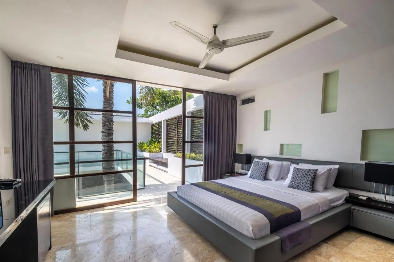 5 BR Walk-to-Beach Modern Villa Seminyak — 5BR Villa Rental in Seminyak — image 2