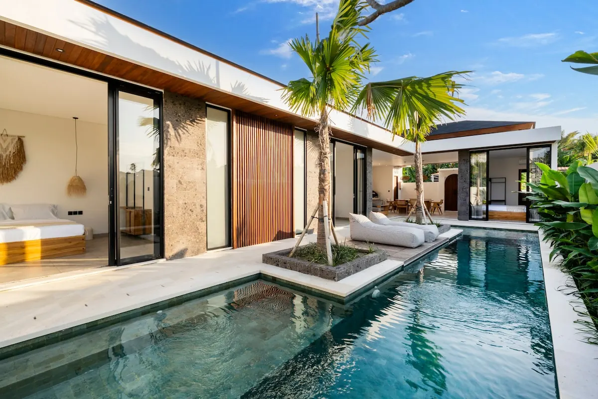 5 BR Tropical-Modern Courtyard Villa Canggu — 5BR Villa Rental in Canggu