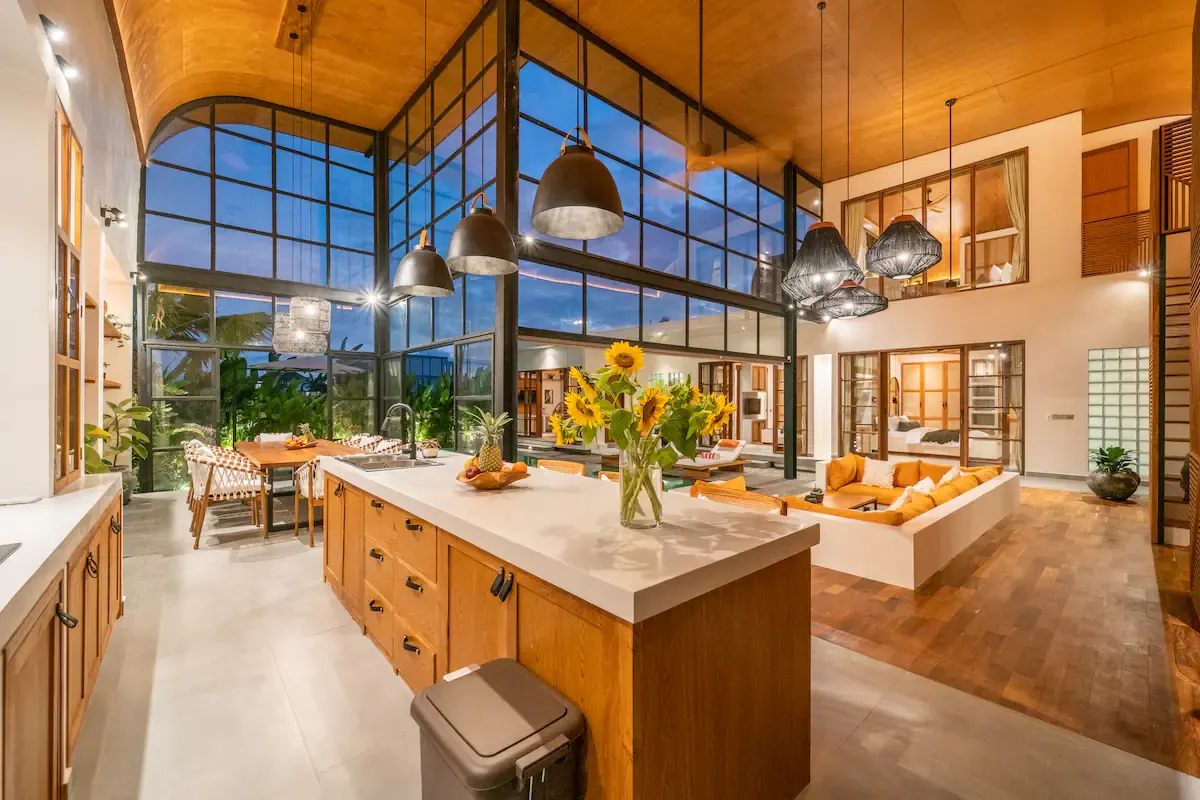 4 BR Walk-to-Beach Family Villa Canggu — 4BR Villa Rental in Canggu — image 15