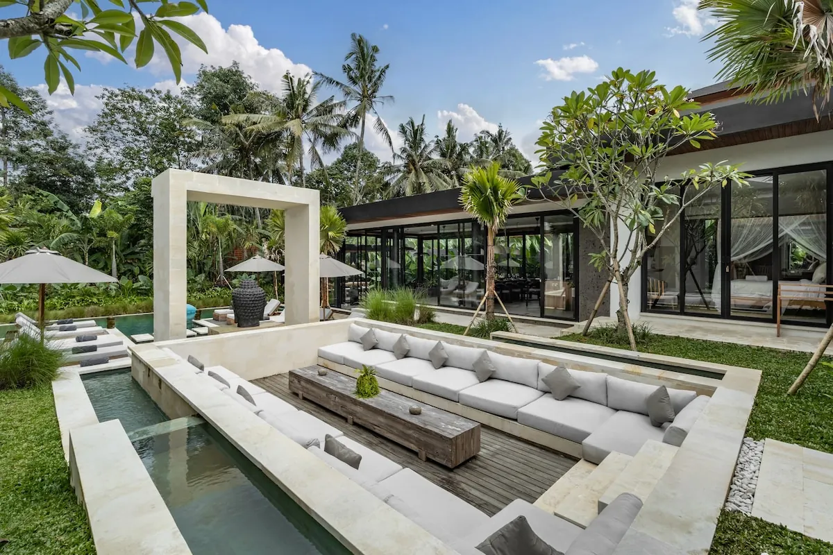 6 BR Tropical-Modern Courtyard Villa Ubud — 6BR Villa Rental in Ubud — image 8