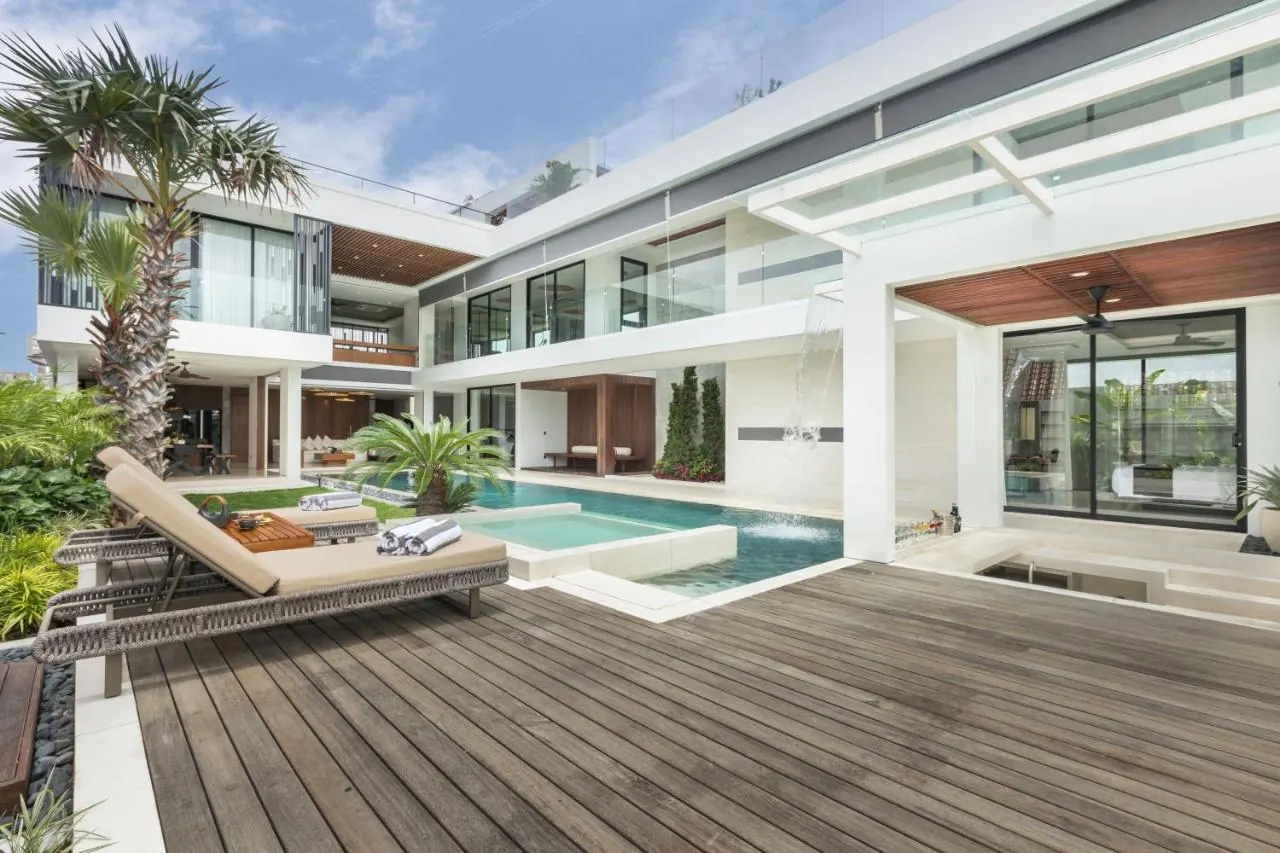 4 BR Modern Rice-Field Villa Canggu — 4BR Villa Rental in Canggu
