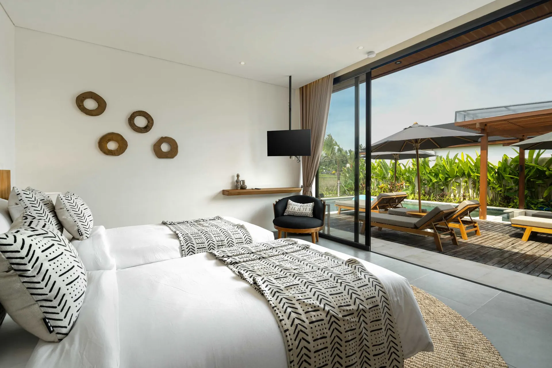 3 BR Rice-Field Infinity-Pool Villa Ubud — 3BR Villa Rental in Ubud — image 11