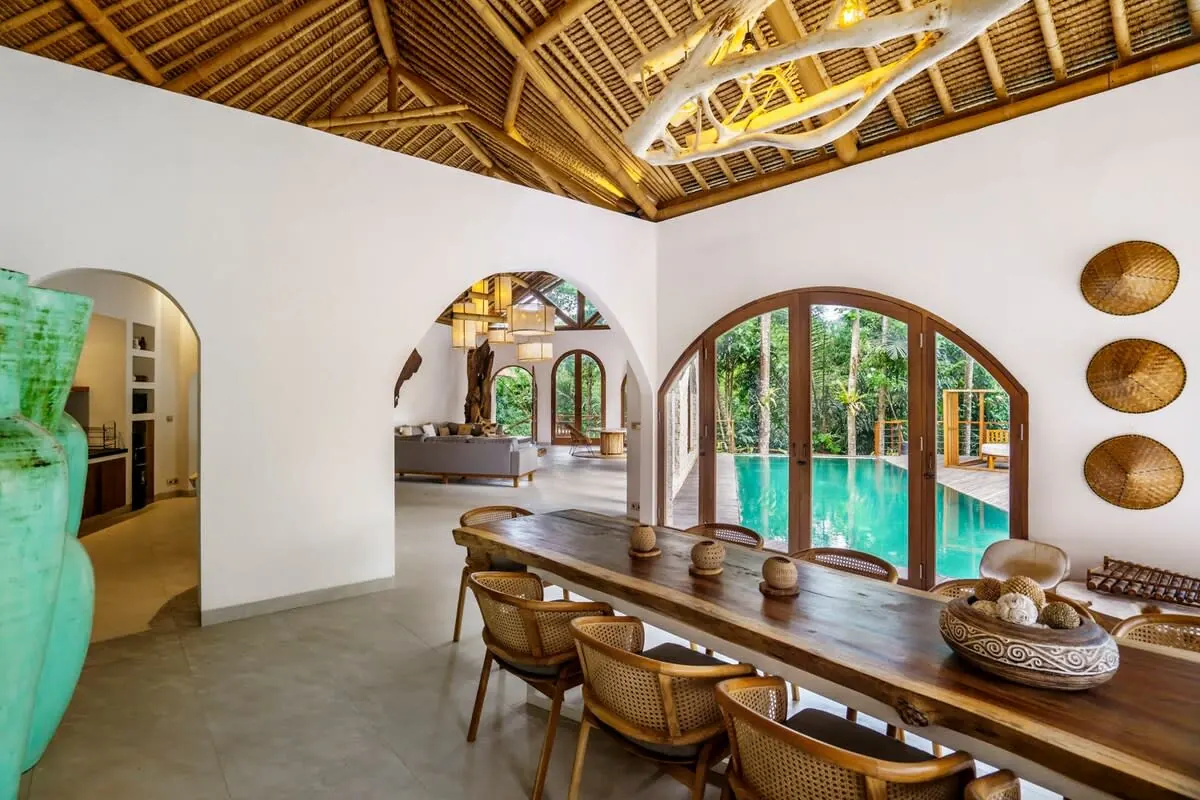6 BR Thatched Courtyard Villa Ubud — 6BR Villa Rental in Ubud — image 12