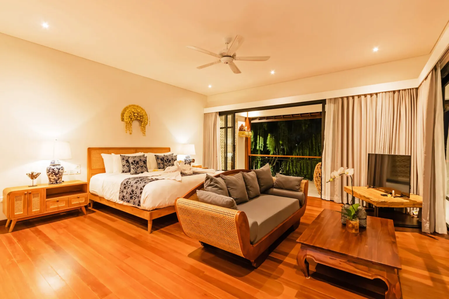 6 BR Architect-Designed Tropical Garden Villa Canggu — 6BR Villa Rental in Canggu — image 5