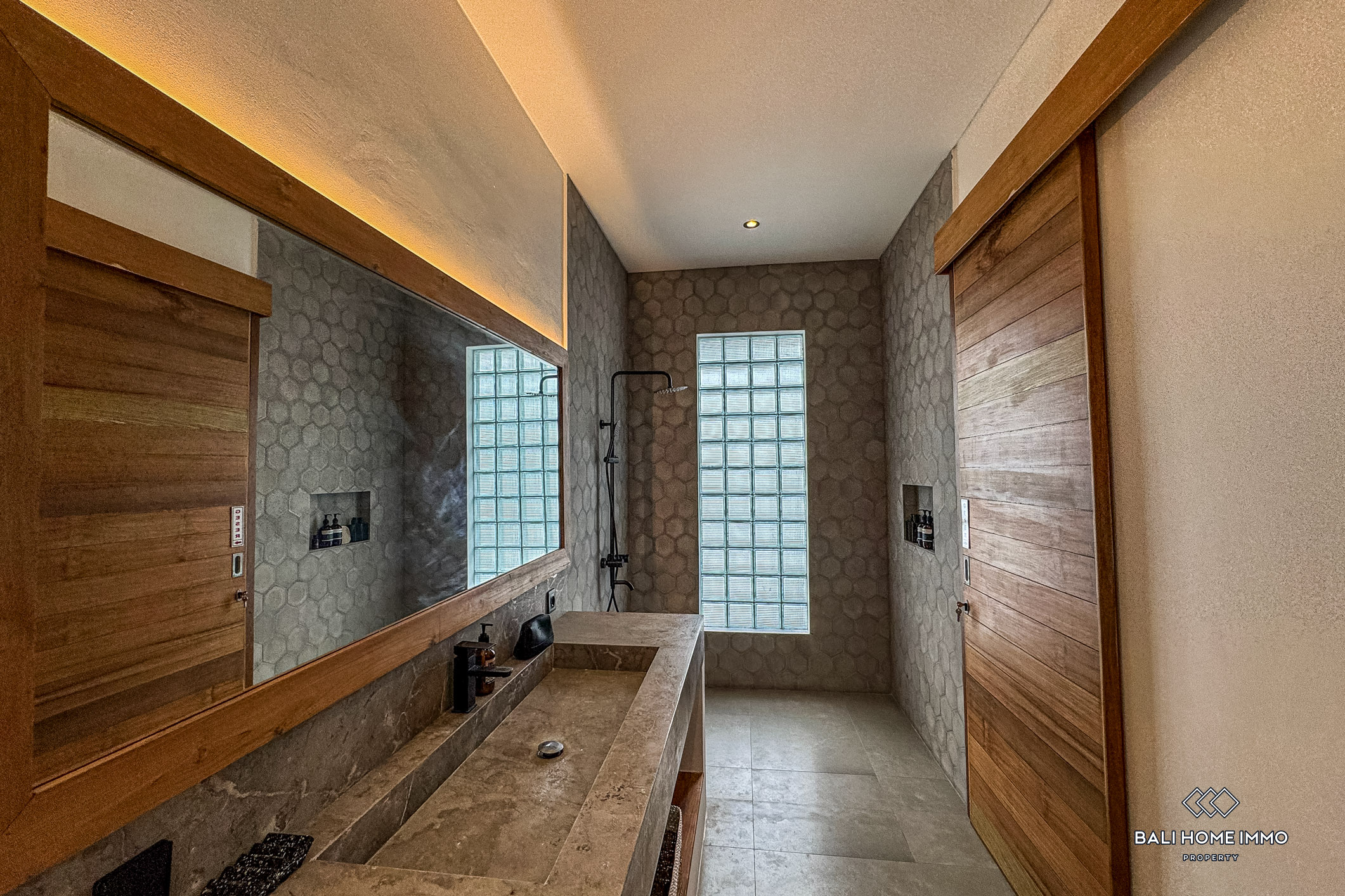 Beautiful 2 Bedroom villa for monthly rental in Bali Pererenan — image 17