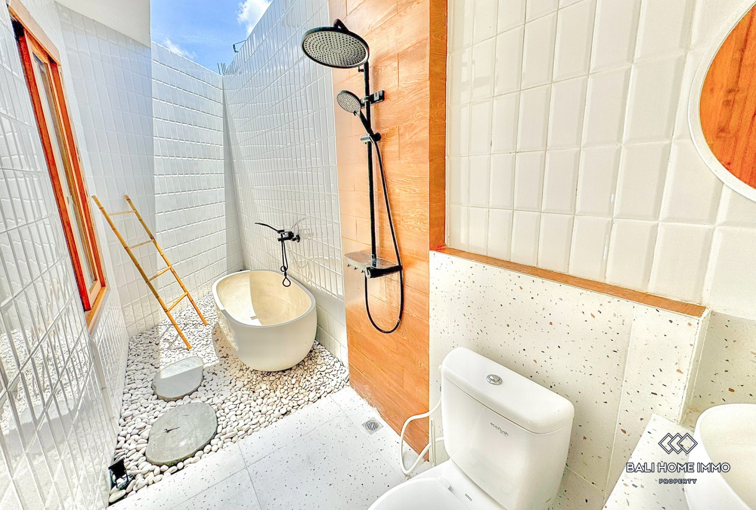 Beautiful 2 Bedrooms villa for Monthly rental in Bali Seminyak Kerobokan — image 9