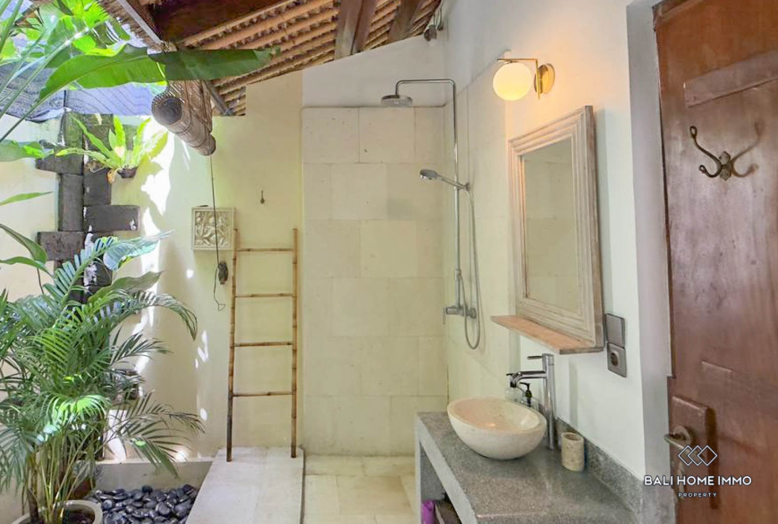 Beautiful 3 Bedrooms villa for monthly rentals in Bali Canggu padonan — image 17