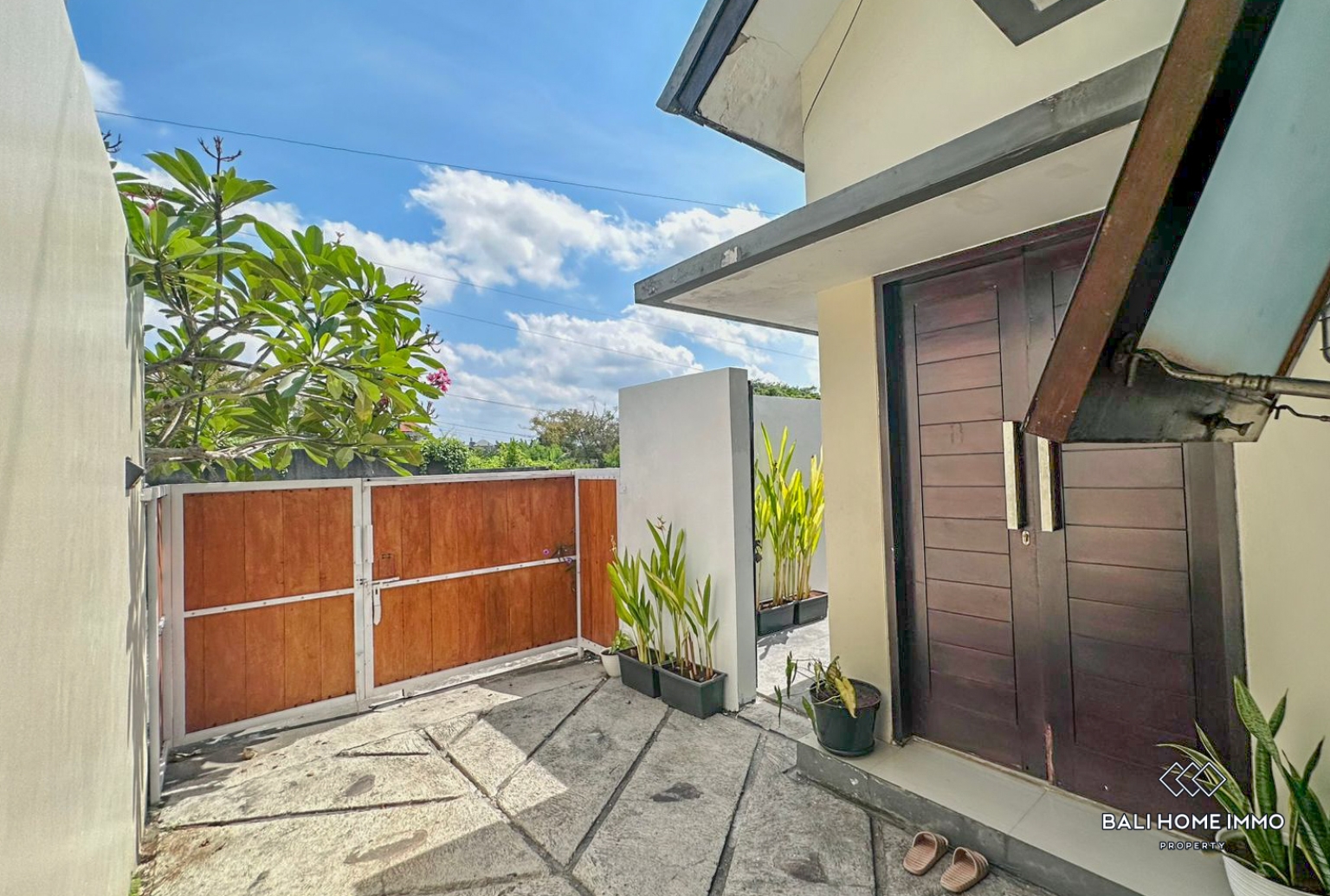 Beautiful 3 Bedrooms villa for rental in Canggu residential side — image 13