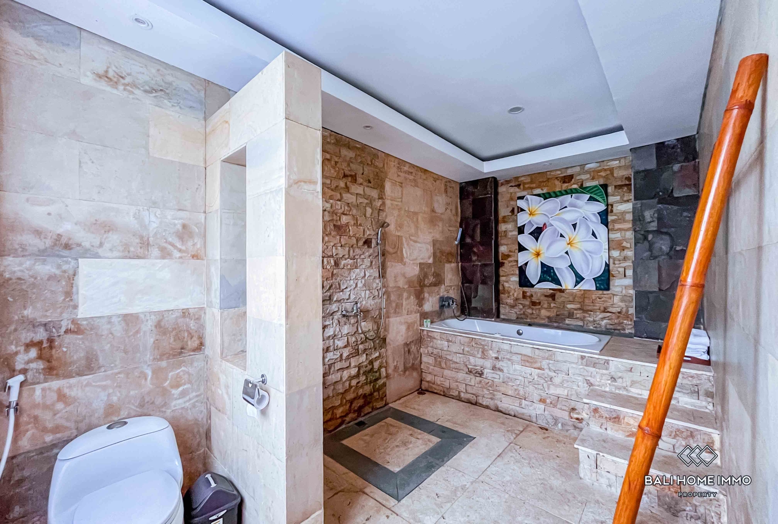 BEAUTIFUL 3 BEDROOMS VILLA FOR YEARLY AND MONTHLY RENTAL IN BALI - JIMBARAN — image 19