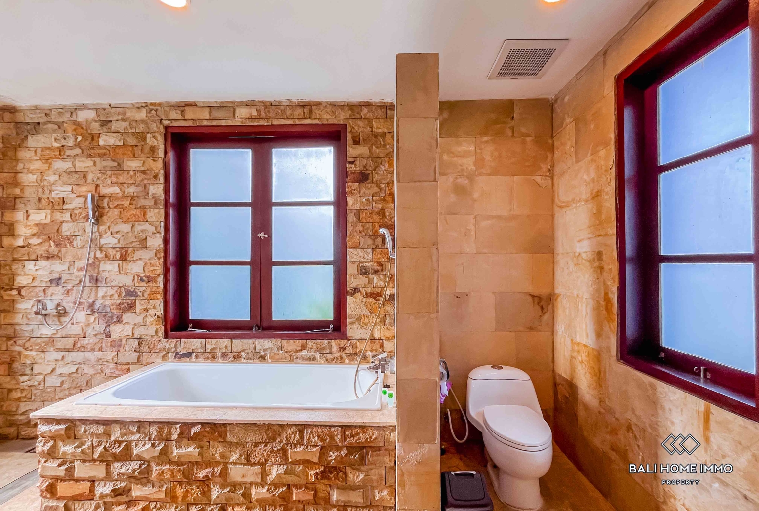 BEAUTIFUL 3 BEDROOMS VILLA FOR YEARLY AND MONTHLY RENTAL IN BALI - JIMBARAN — image 17