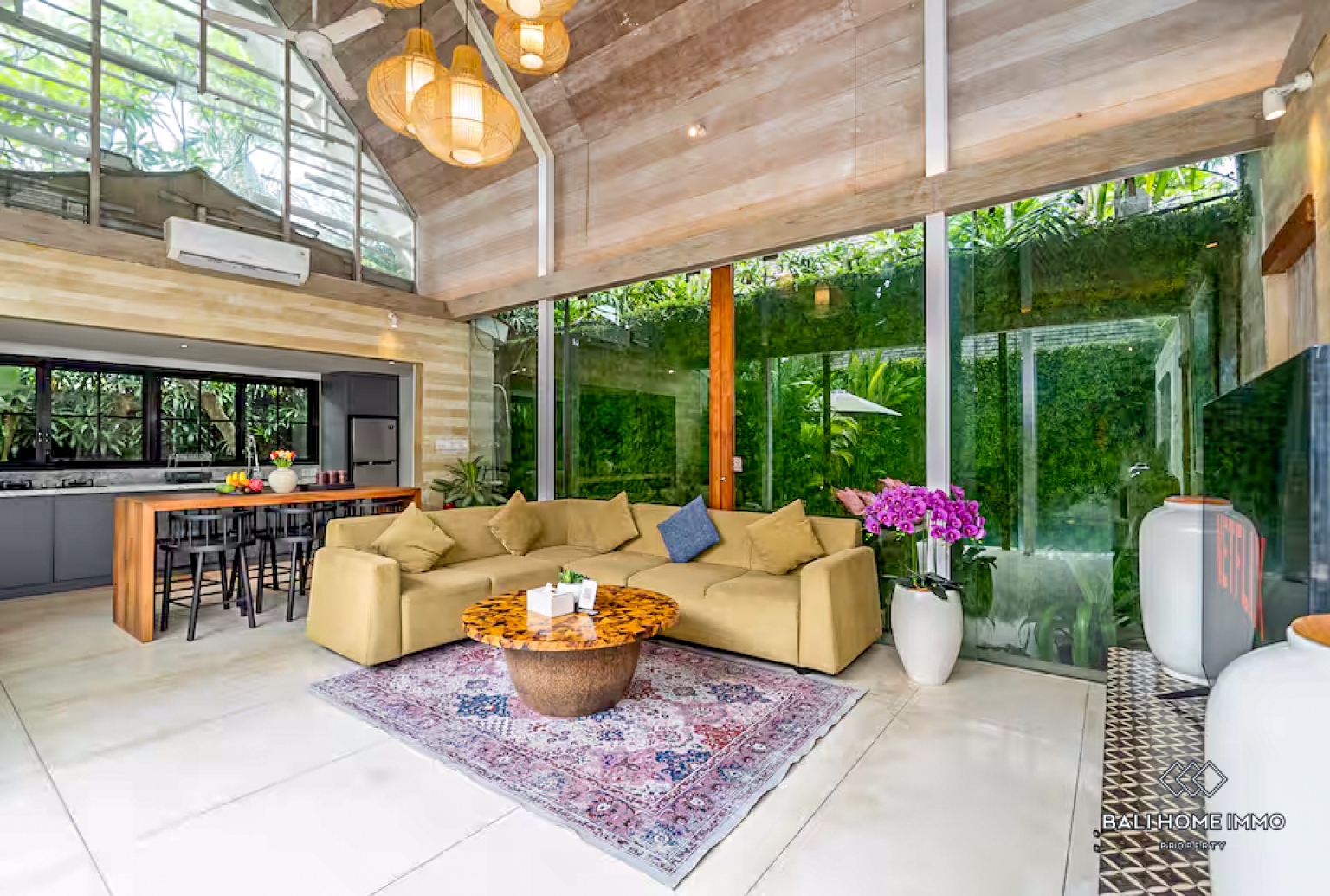 Beautiful 3 Bedrooms villa for yearly rental in Bali Canggu Batu bolong — image 1
